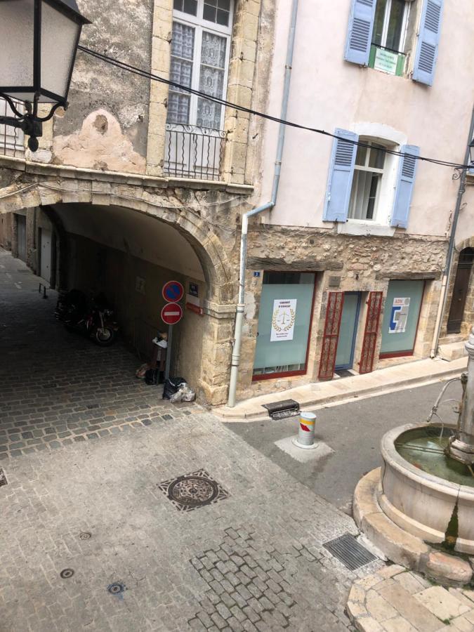 Appartement fontaine à Aups Extérieur photo