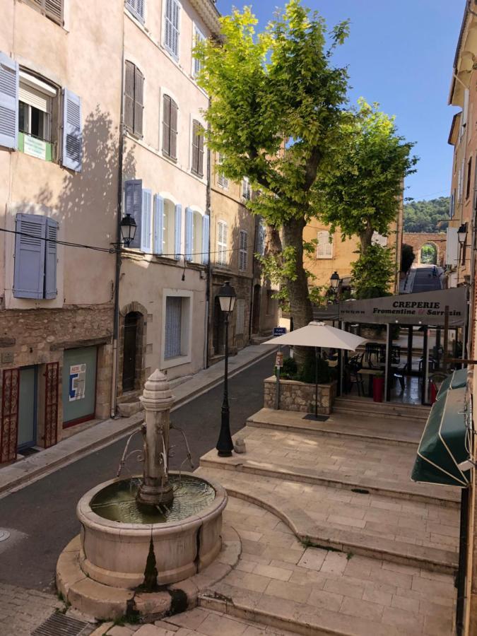 Appartement fontaine à Aups Extérieur photo