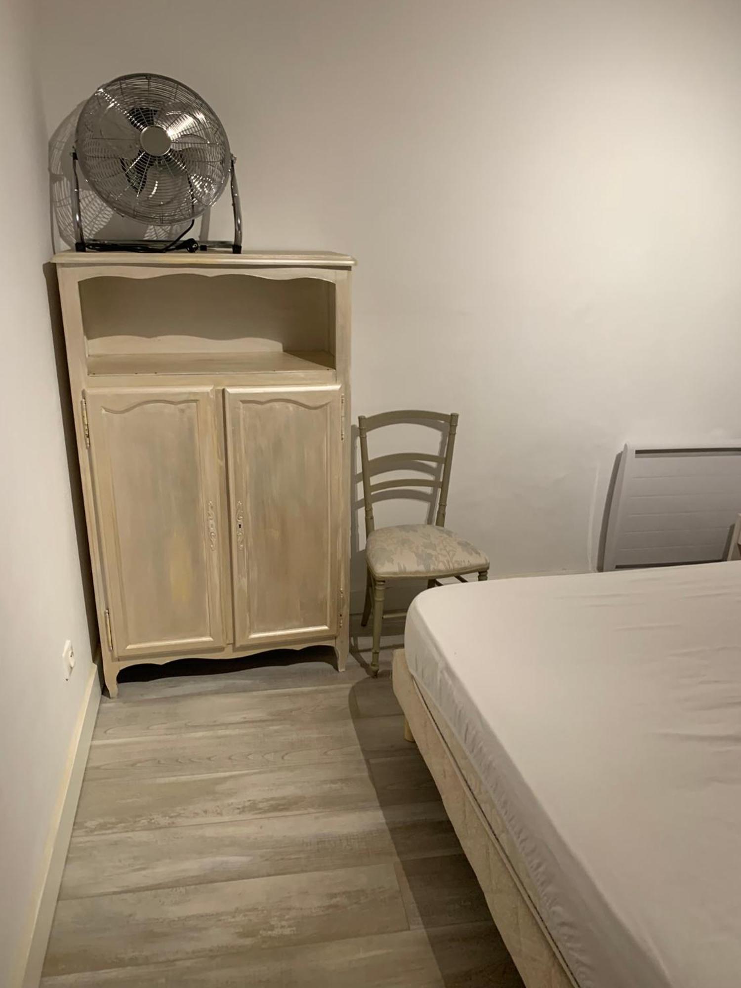 Appartement fontaine à Aups Extérieur photo